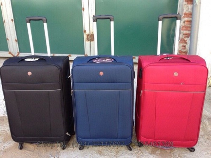 Một chiếc vali đủ rộng để chứa được nhiều đồ